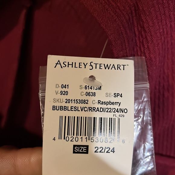 🤍”Sale”Nwt Gorgeous puff sleeves raspberry peplum peek a boo top size 22/24. - Picture 8 of 8